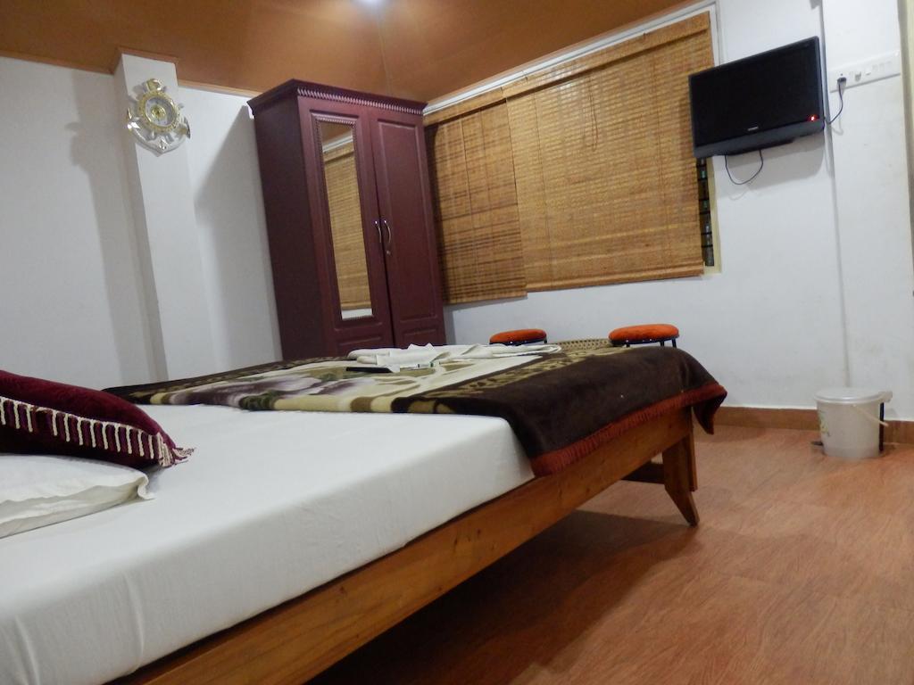 Green Garden Cottage Thekkady Exterior photo